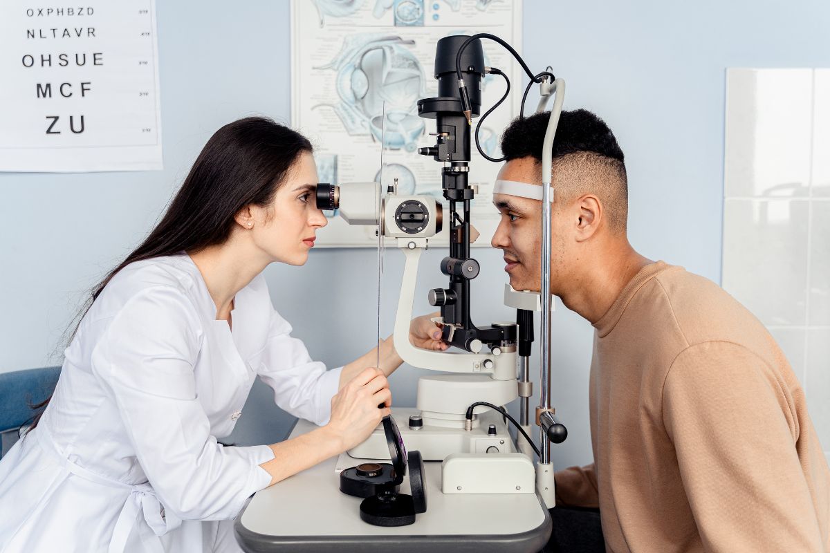 Eye Fatigue and Headaches: A Comprehensive Guide to Understanding and Managing This Common Ailment in 2025