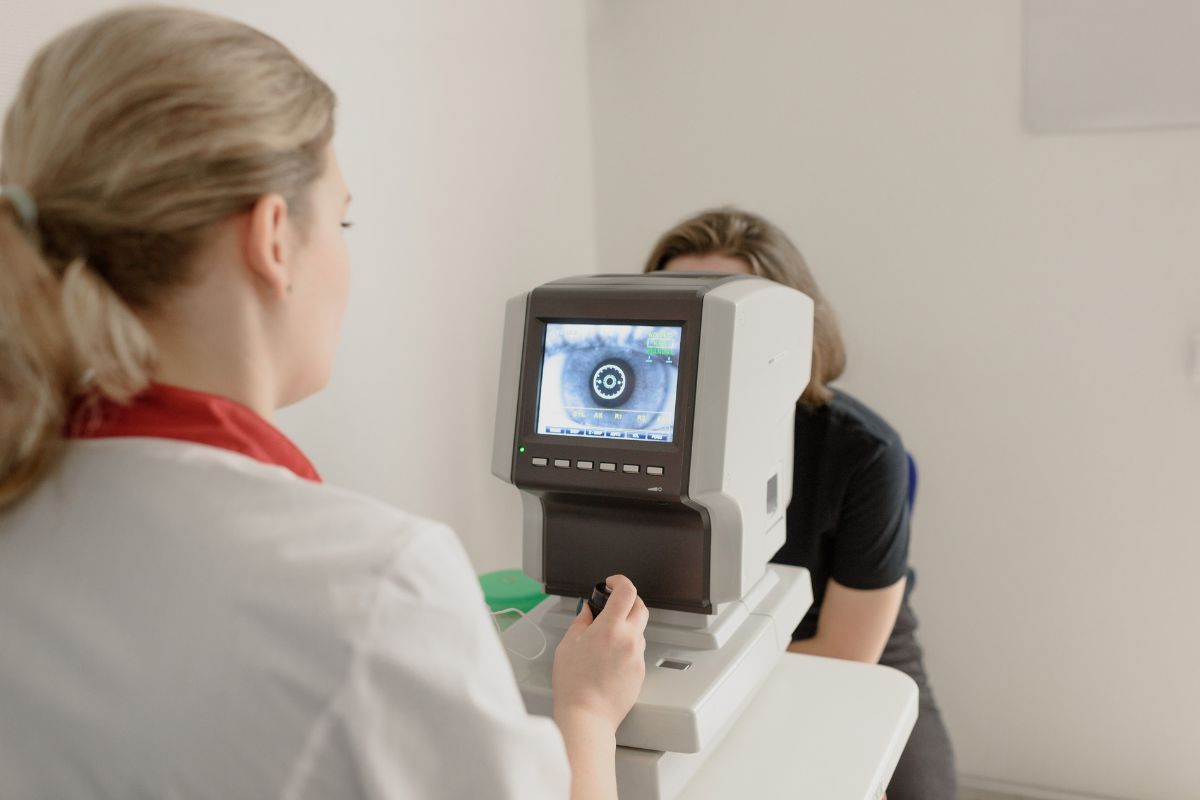 What Causes Dry Eye Syndrome and How to Treat It: A Comprehensive Guide