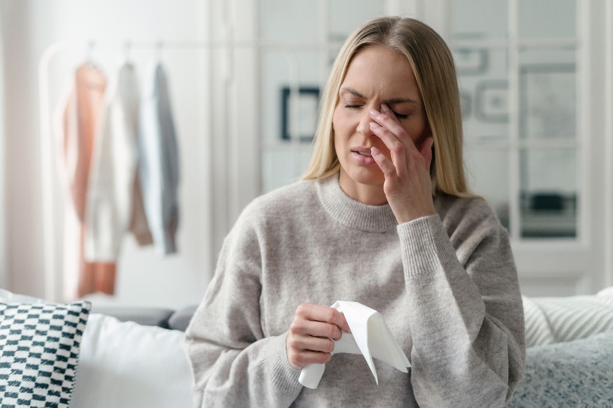 More Than Just Eye Strain! 8 Symptoms to Identify Dry Eye & How TCM Treats the Root Cause