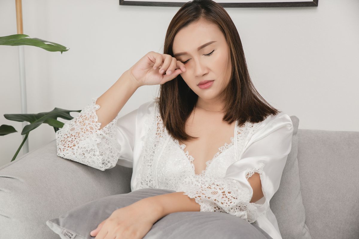 Dealing with Both Dry Eyes and Floaters? Here’s Your Screen Survival Guide